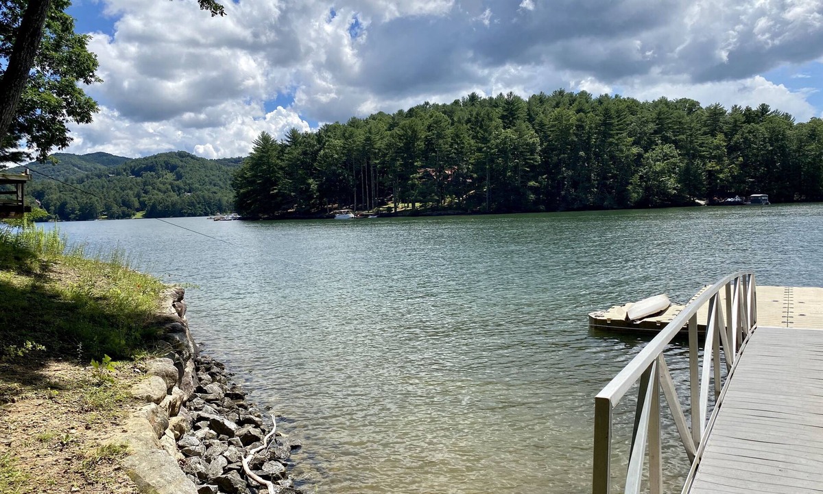 Cullowhee House | BEAUTIFUL FAMILY VACATION HOME, private dock on Lake Glenville, 5 Bed, 3 Bath