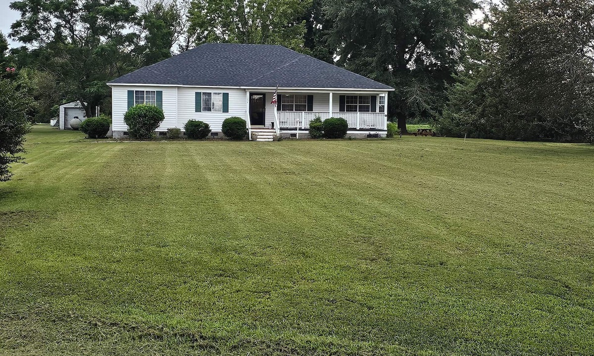 Gold Rock Other | Beautiful farmhouse with 3 bedrooms and 4 Queen beds for a cozy stay