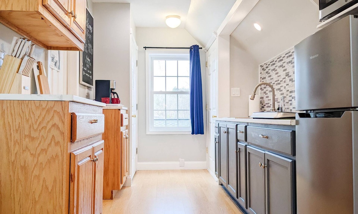 Troutman Apartment | Beautiful Lake View Loft- 5 Min to LKN State Park!