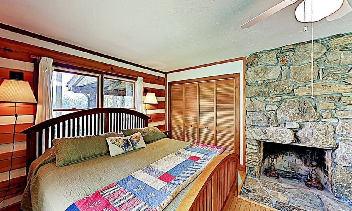 Leicester House | Beautiful Mystic Valley Cabin on 15 Acres w/Lush Views!