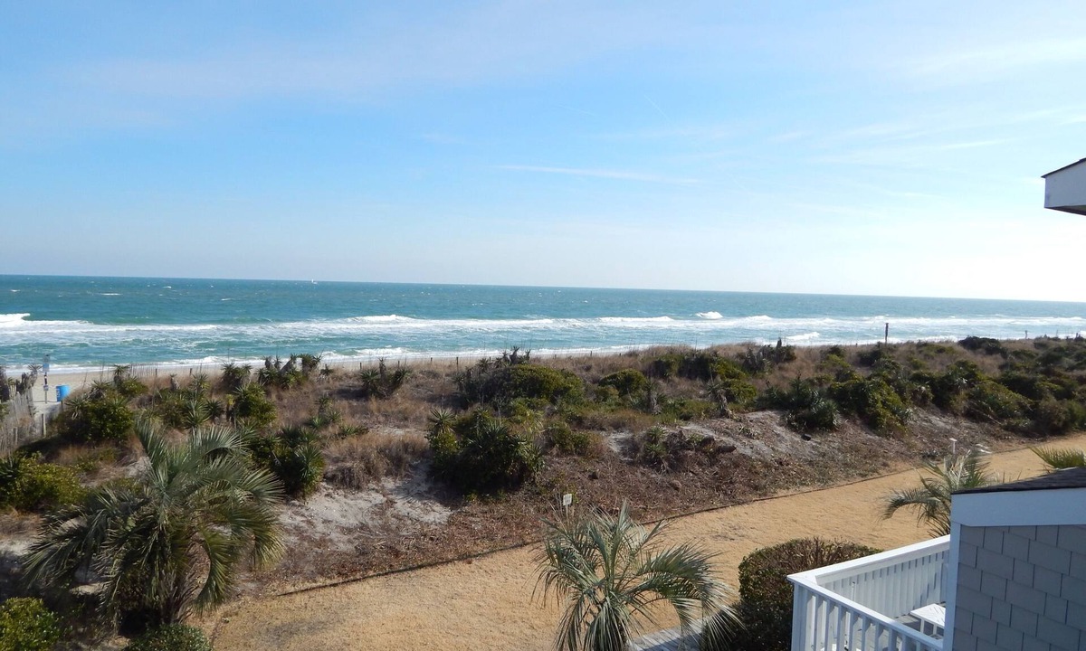 Wrightsville Beach House | Beautiful ocean front townhome in the heart of WB!