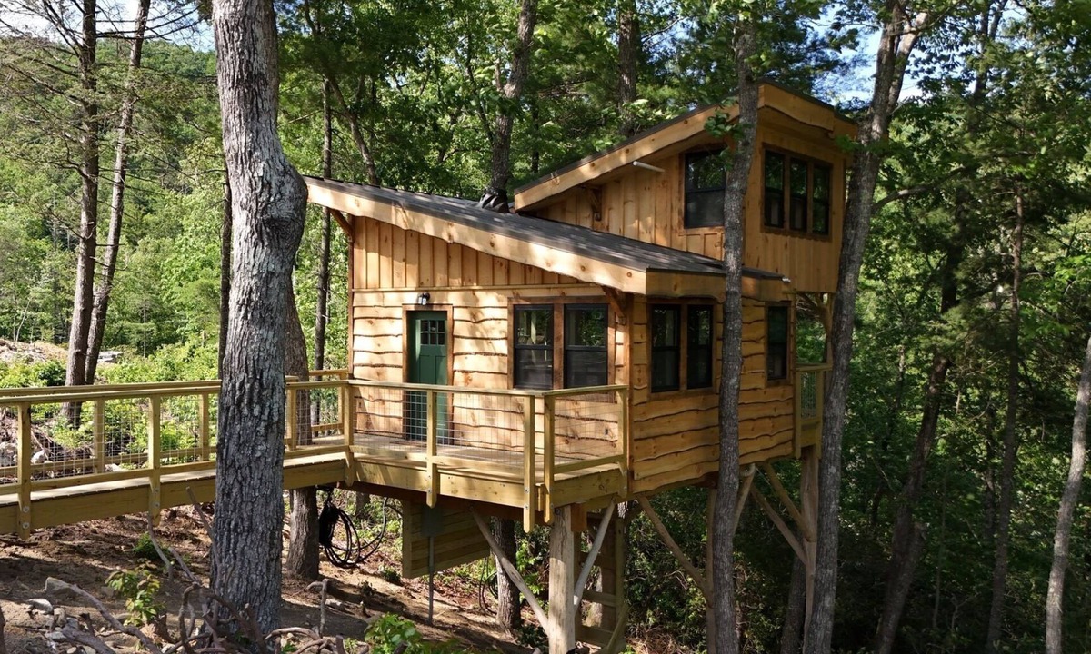 Zirconia Cabin | Beautifully Crafted Tajar Treehouse near Tuxedo Falls