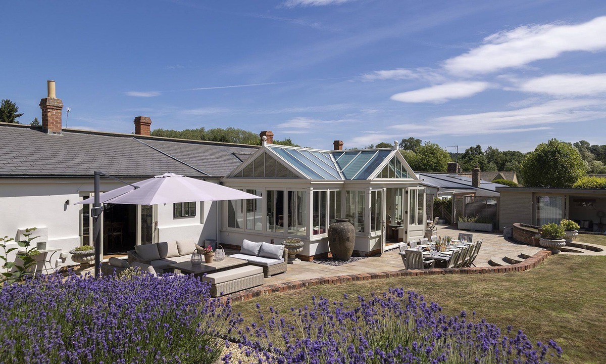 Cheltenham Cottage | Beautifully presented spacious holiday cottage - Gardeners Cottage