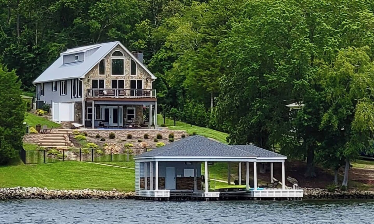 Semora House | Beautifully Remodeled Lake House w/Plunge Pool!