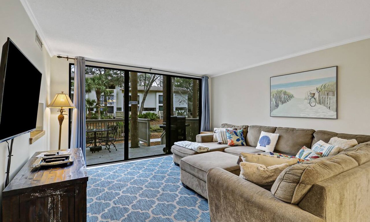 Hilton Head Island Condo | Beautifully Decorated - Close to the beach and Coligny!