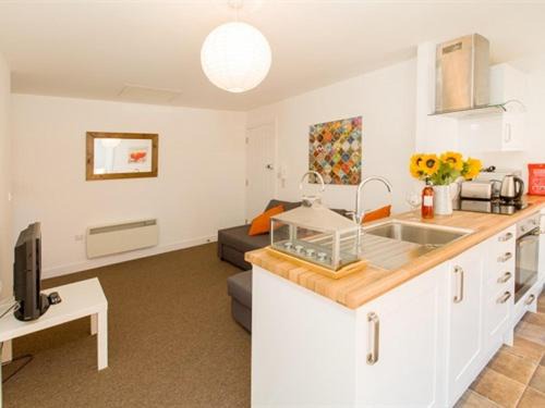 Eastleigh Apartment | Beddoe Apartments