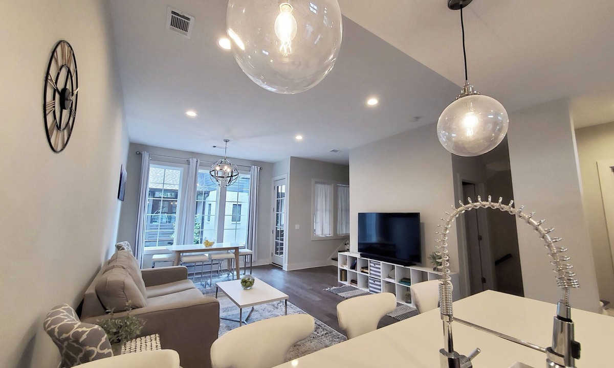 Historic Waverly House | Beech House, 3BR/4BA, King Beds, Garage, 12S