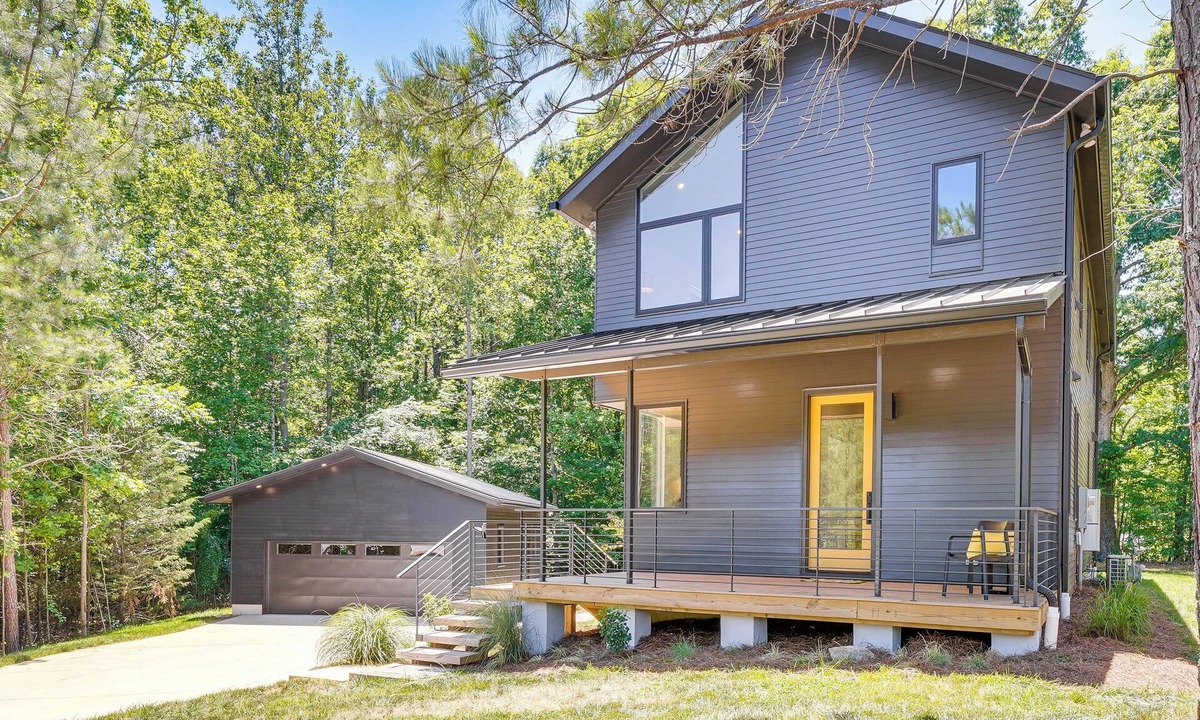 Hillsborough House | Bike to Dtwn Hillsborough! Modern Home w/ Yard