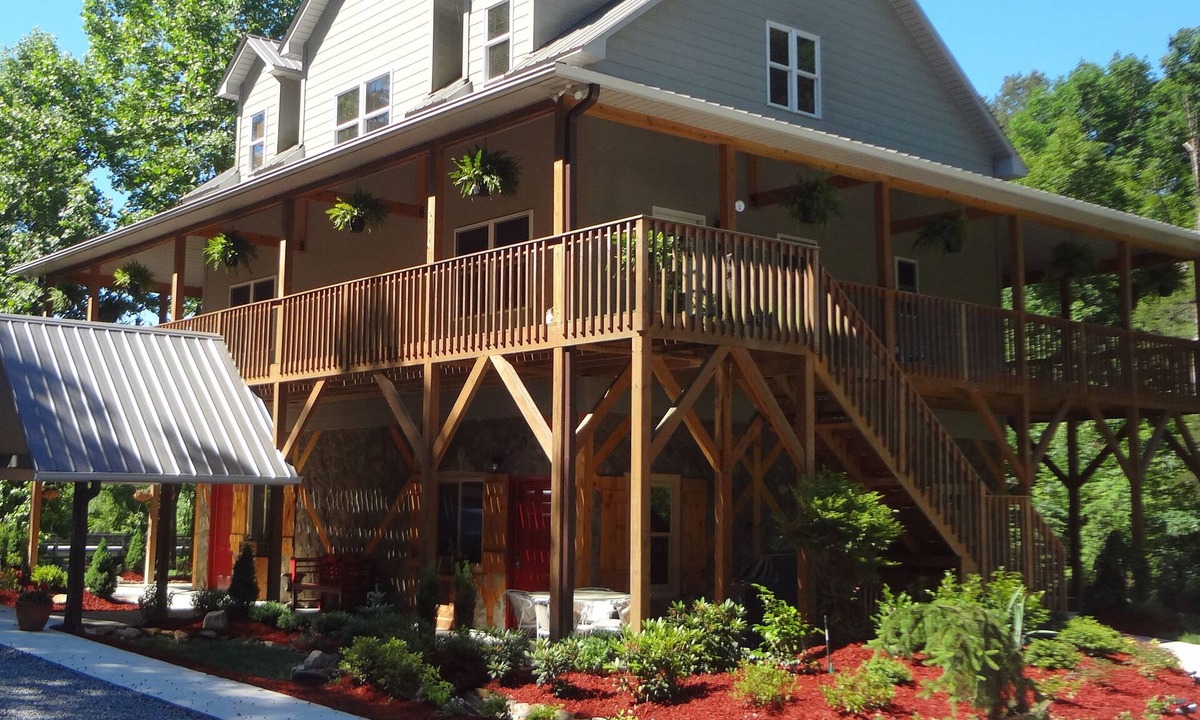 Traphill Cabin | Birch Suite: Cozy NC Mountain & Riverside Cabin @ Roaring River Vineyards