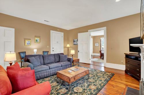 Historic Downtown Savannah House | Bird Baldwin Forsyth Suite