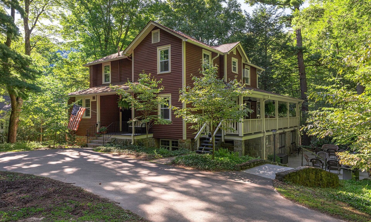 Montreat House | Birdwood | Renovated Historic Montreat Home with Deck, Fire Pit & 2 Grills!