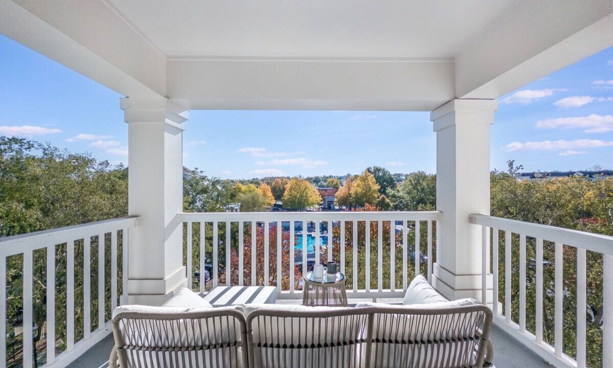 Huntersville Apartment | Birkdale Lookout,Pool,Elevator,Shop-Eat-Work-Play