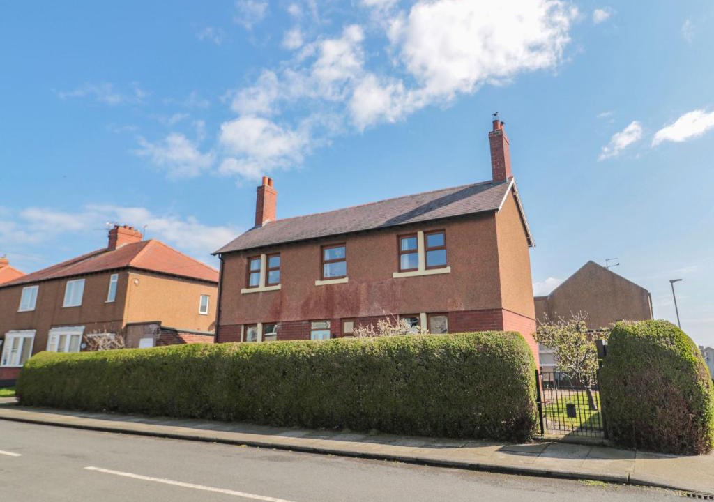 Amble House | Bisley House