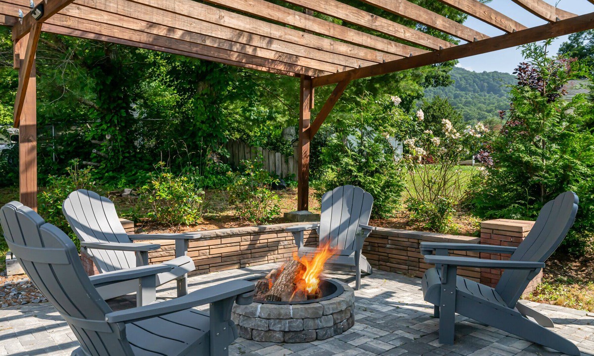 Fairview House | Black Horse Retreat Hot tub/Firepit
