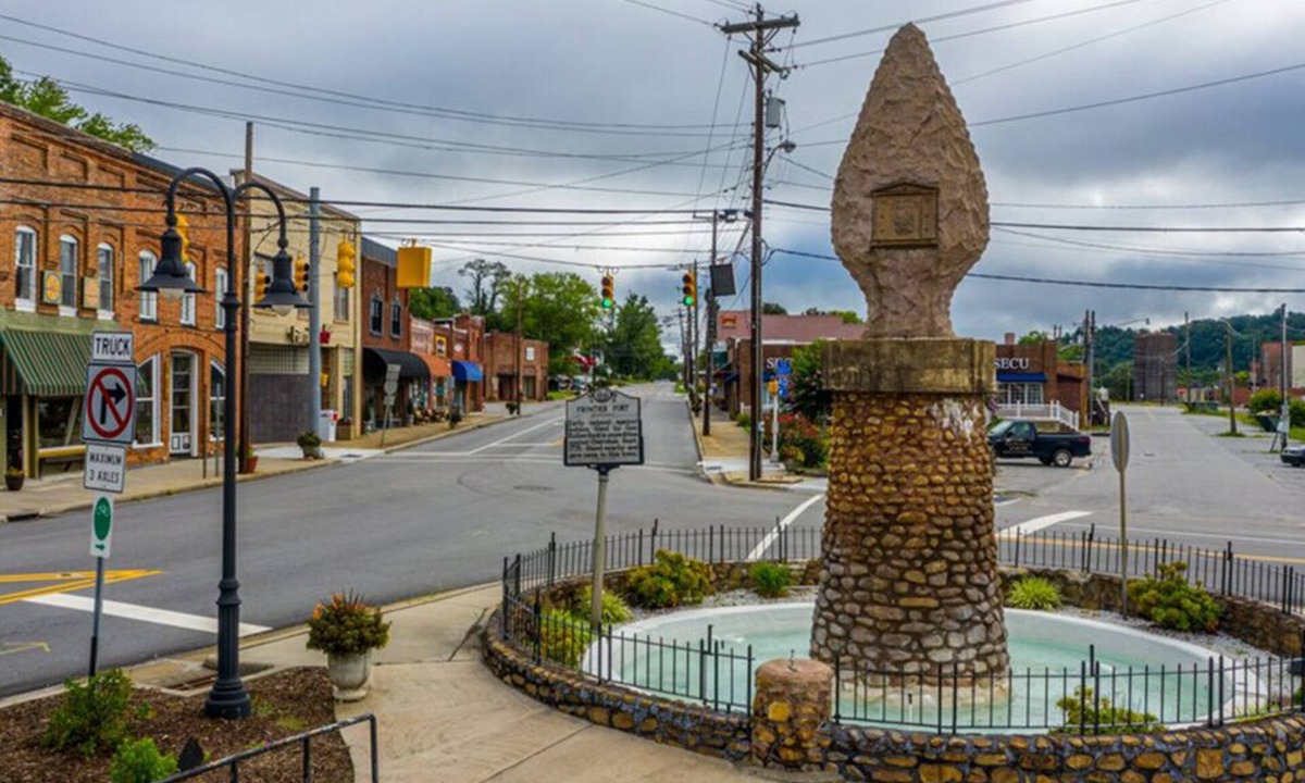 Old Fort House | Black Mountain & Asheville Minutes Away! Bike & Hike the Blue Ridge Mountains!