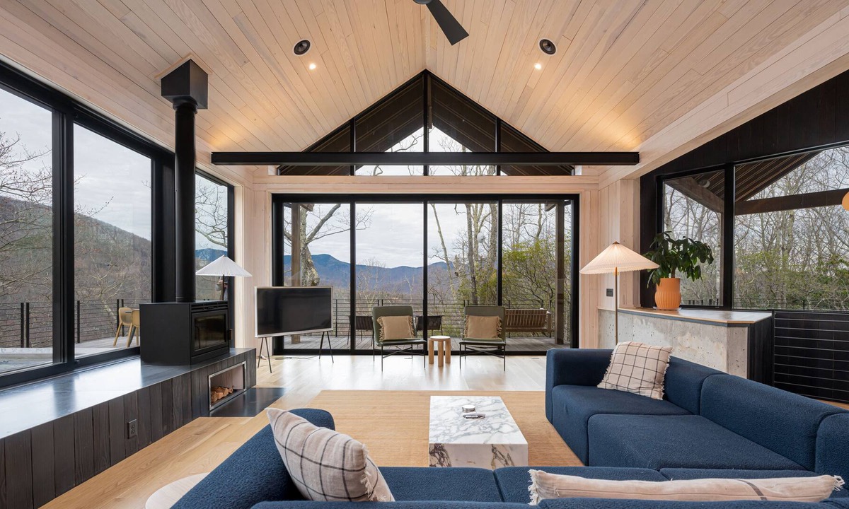Laurel Ridge House | Black Mountain Cross Cabin, luxury private home with amazing views and hot tub.