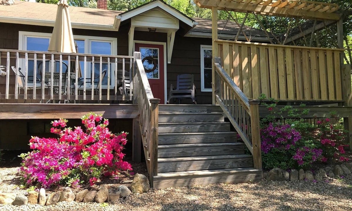 Black Mountain Cabin | Black Mtn.Hideaway: Romantic Mtn.Views, Hot Tub, & Pet Friendly!