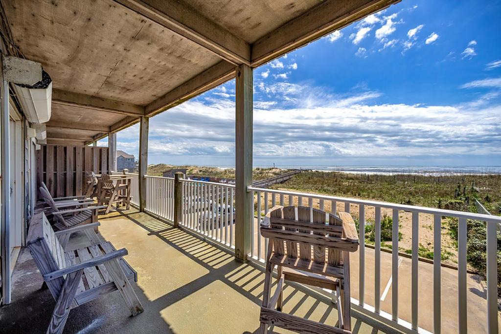Hatteras Apartment | Blockade Runner 852 #111DS-H