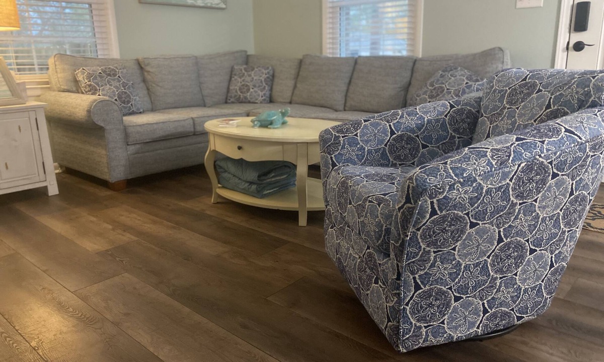 Tranquil Harbour House | Blue Cottage: Renovated Beachside Retreat, Pet-Friendly w/Fenced Private Yard