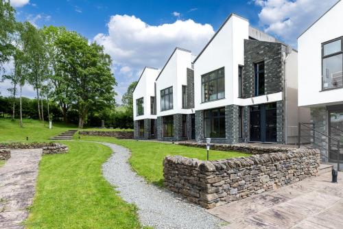 Ambleside Apartment | Blue Hill Park