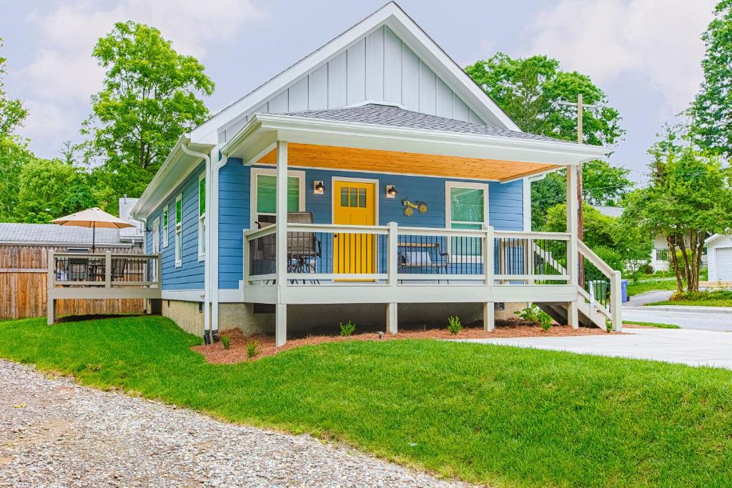 West Side Historic District House | Blue House on Blythe