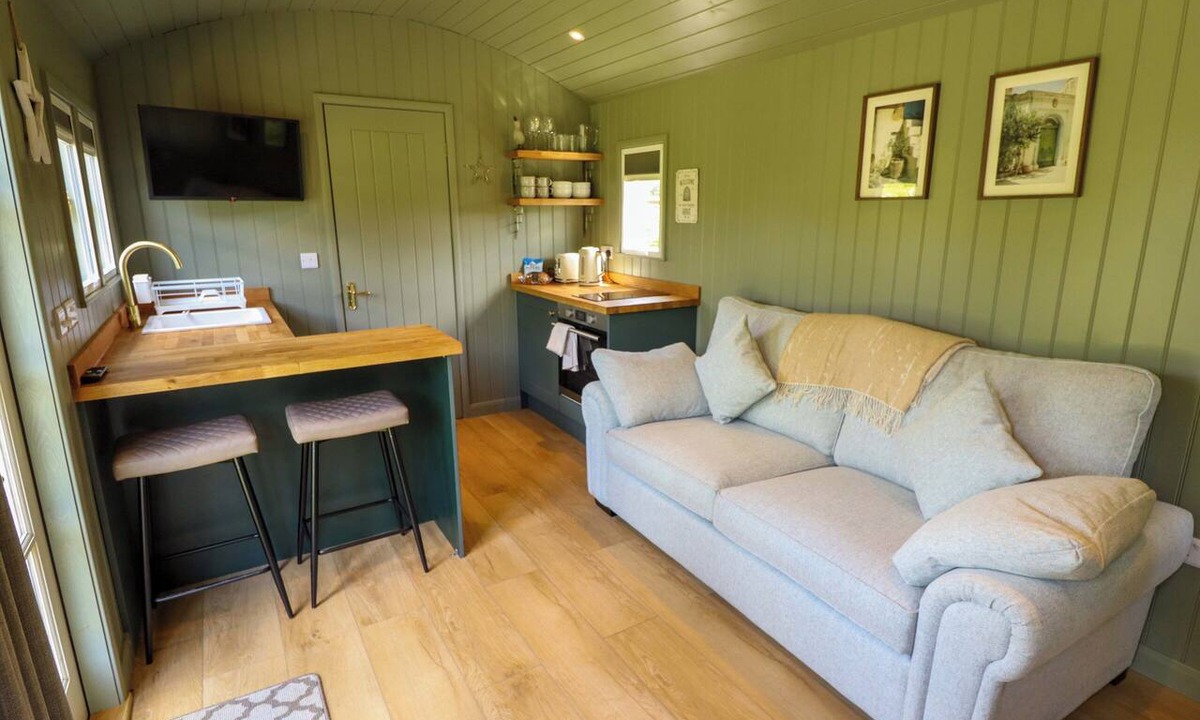 Ashby cum Fenby Cottage | Bluebell
