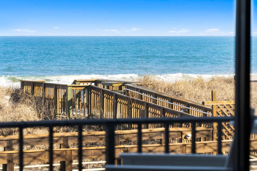 Carolina Beach Apartment | Boardwalk Breeze Oceanfront Pool Villa