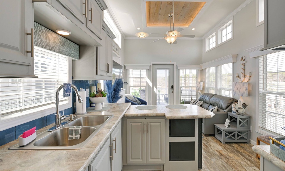 Sherrills Ford Cottage | Boat & Fish: Waterfront Gem in Sherrills Ford!