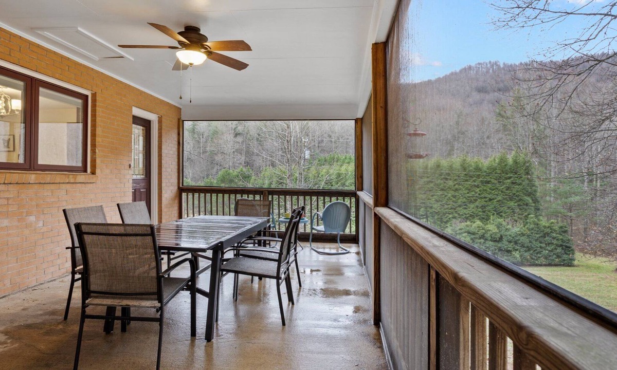 Zirconia House | Bobs Creek Retreat, Hikers and Bikers Delight