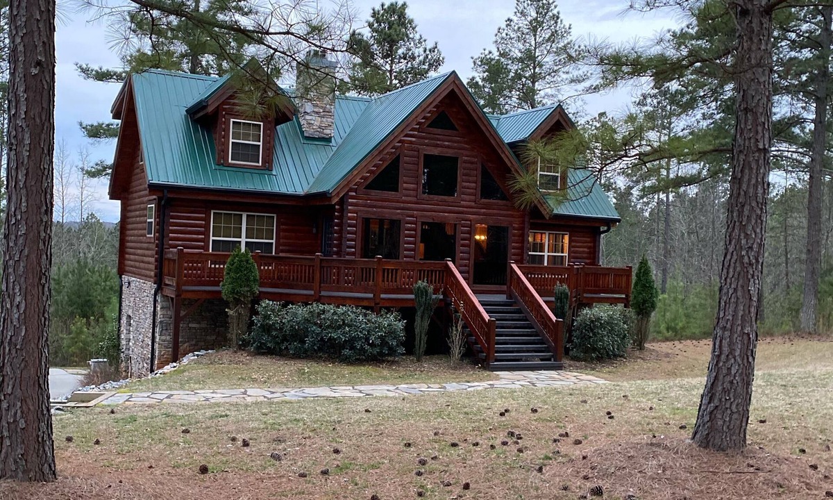 Connellys Springs House | Book now for a spring or summer trip