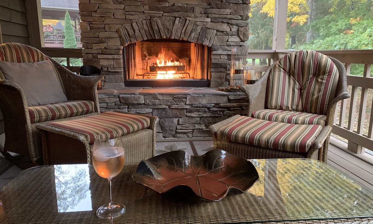Cullowhee House | BOOK NOW FOR HOLIDAYS and 2026! Relax in the Mountains, Fireplaces & Waterfalls
