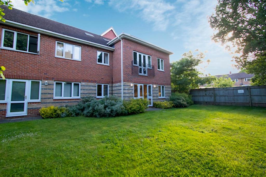 Bracknell Apartment | Bracknell Spacious Two Bedroom Apartment