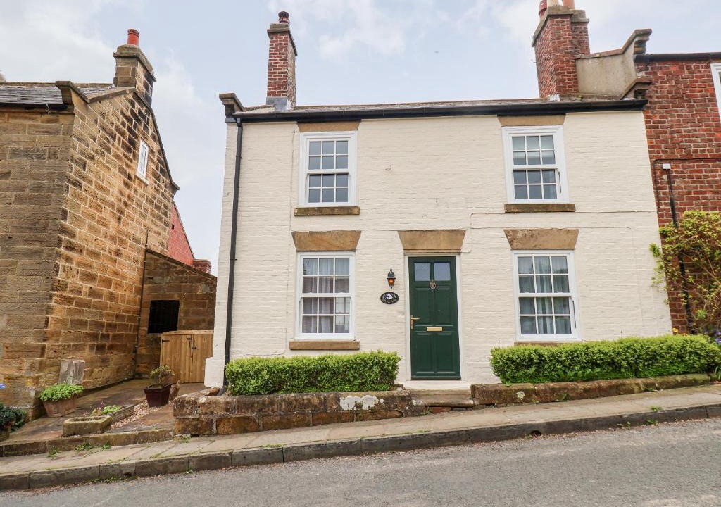 Fylingthorpe House | Braeside