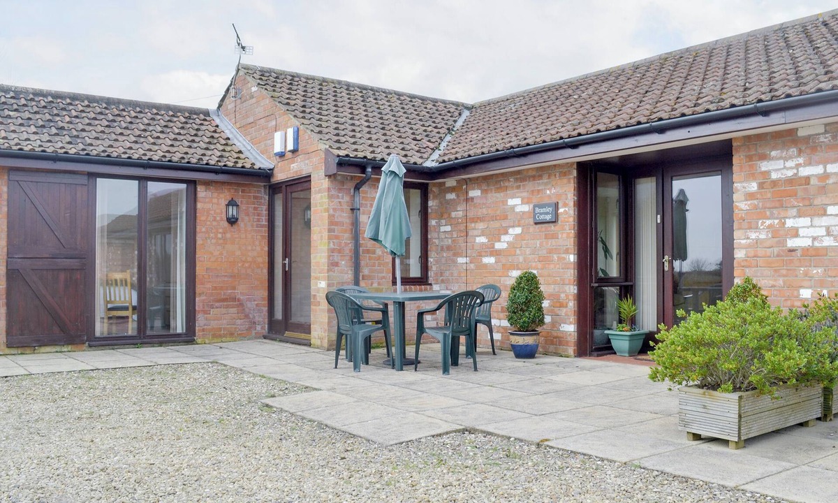 Lympsham Cottage | Bramley Cottage - UKC1701