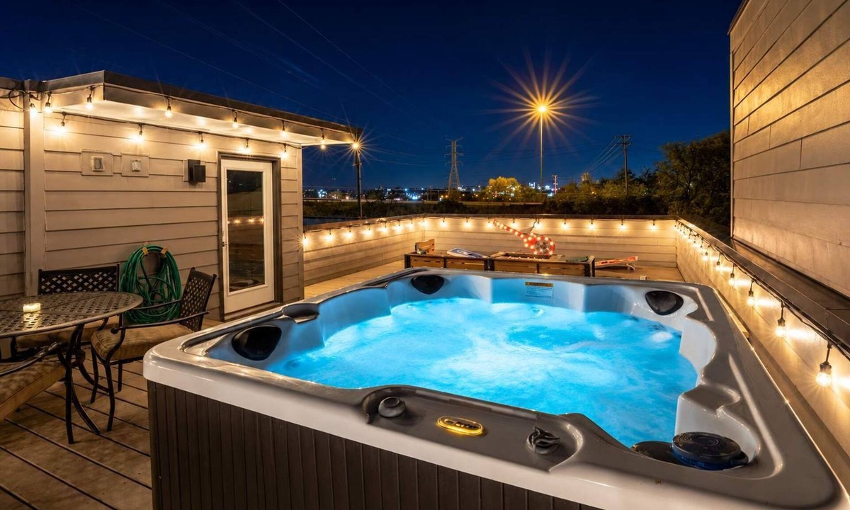 Berry Hill House | Brand New Lux Home Hot Tub+Game Room, Pool&Sauna!