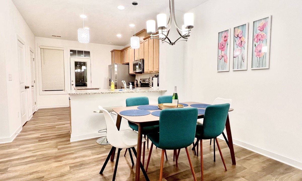 Charlotte House | Brand new townhouse with Charlotte city view