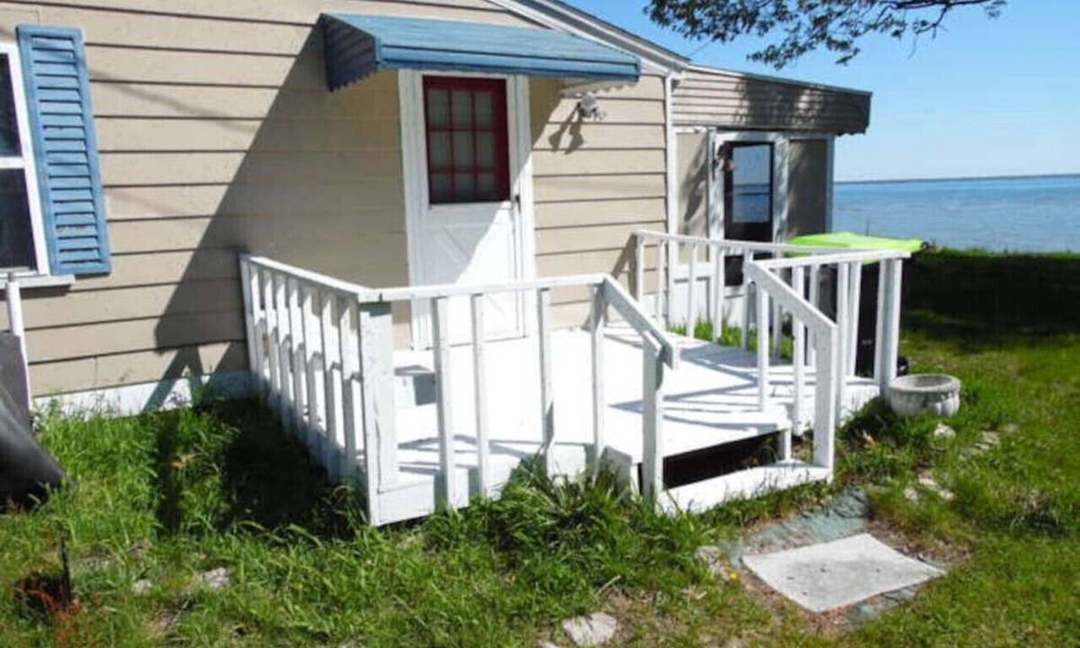 Au Gres House | Brawny Lass - AuGres