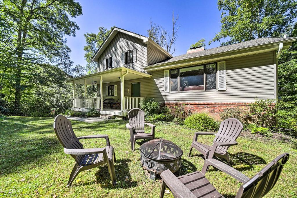 Brevard House | Brevard Retreat about 3 Mi to Downtown!