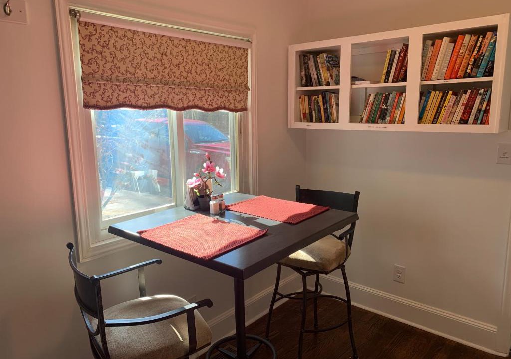 Commonwealth Park Villa | Briar Creek Rd bnb