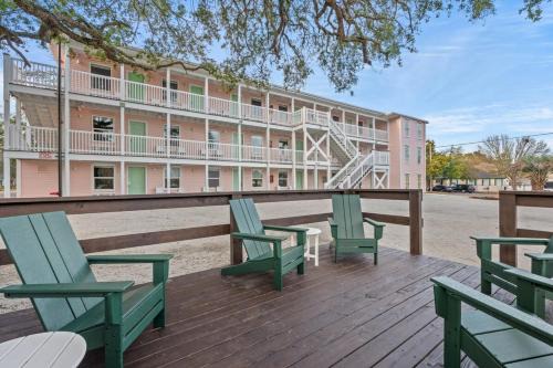 Windy Hill Apartment | Bright & Cozy 1BR Pets Welcome Here