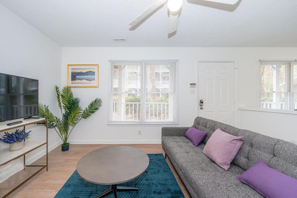 Durham Apartment | Bright Durham 1BR with Parking