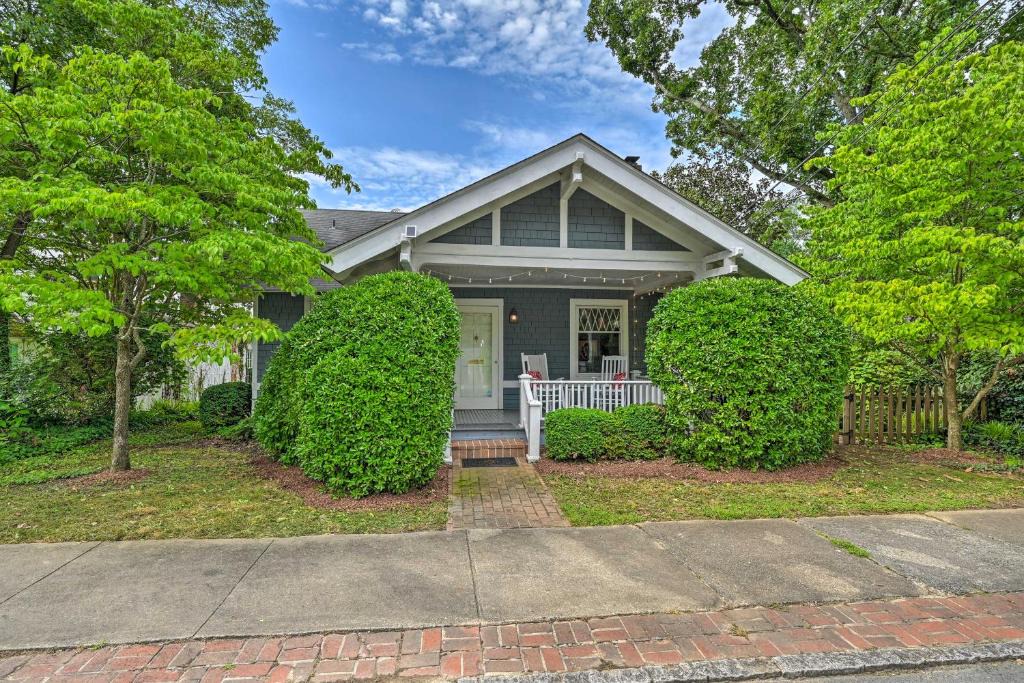 Greensboro House | Bright Greensboro Escape about 1 Mi to Downtown