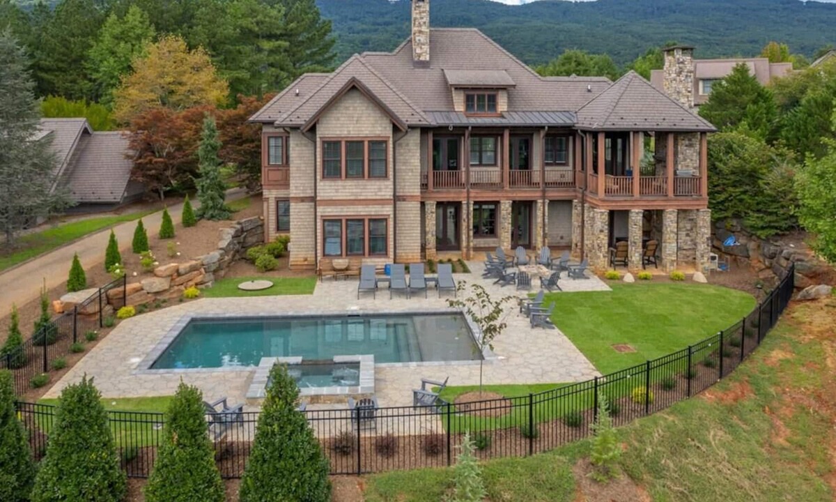 Mill Spring House | Bright's Creek Manor: 5BR Home-Private Pool