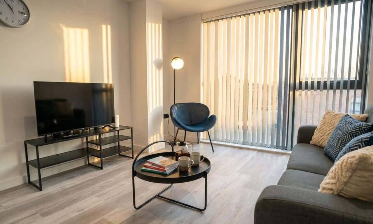 Bordesley Apartment | Bright & Stylish Central Birmingham 2 Bed Flat
