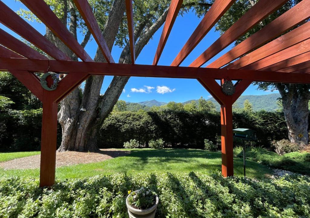 Waynesville Bed & Breakfast | Brookside Mountain Mist Inn