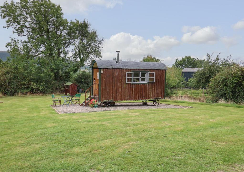 Llanfihangel Tal-y-llyn House | Brown Hare Shepherds Hut