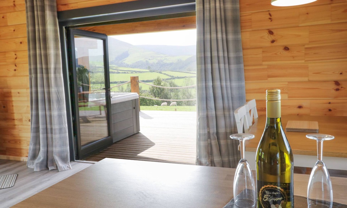 Machynlleth Cabin | Bryn Eiddon Log Cabin