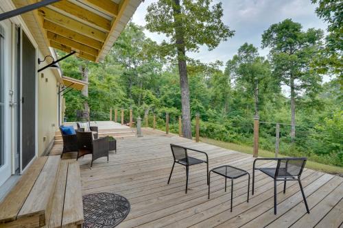 Buchanan House | Buchanan Home w/Deck, 4 Mi to Paris Landing!