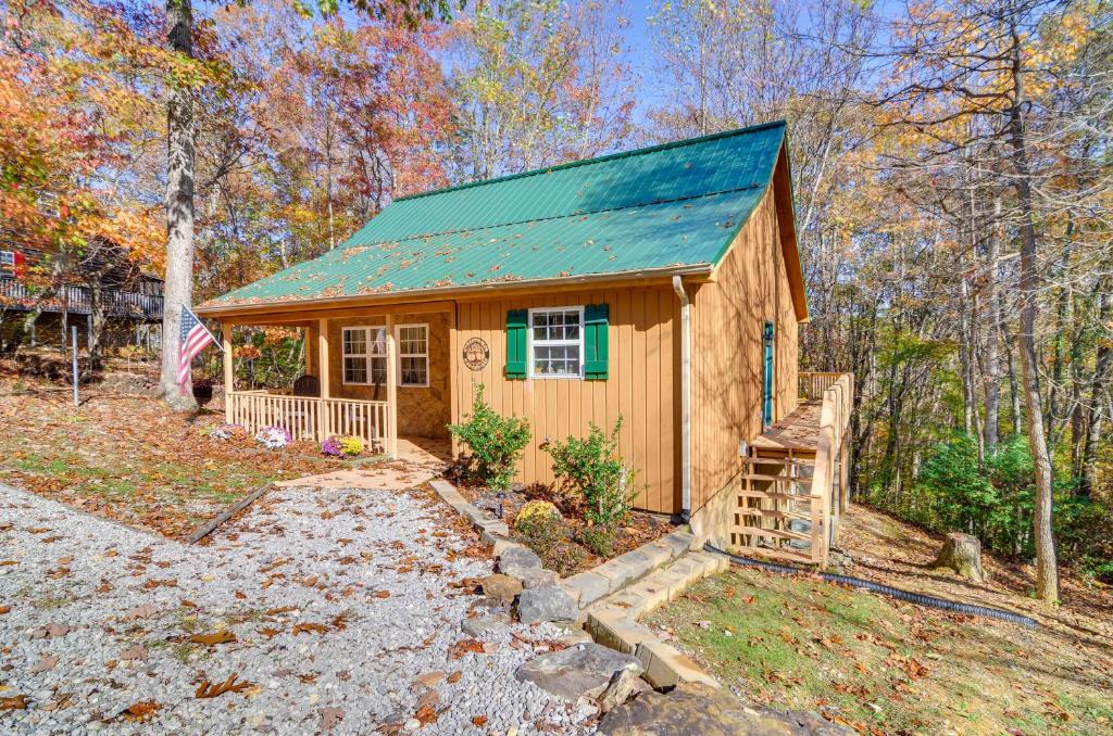 Sloans Valley House | Burnside Resort Cabin w/Hot Tub & Outdoor Spots!