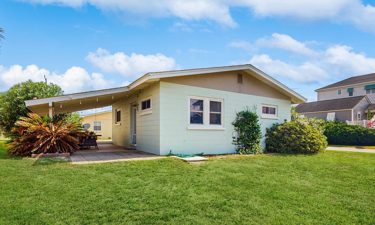 Atlantic Beach Cottage | By the Sea: Dog-friendly, close to the beach and local attractions